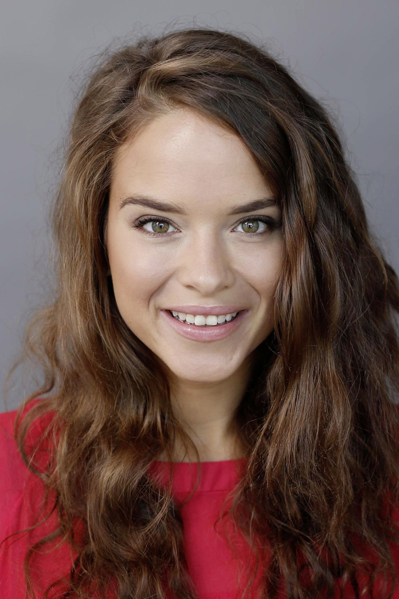 Kristína Svarinská as Klára Kučerová in Dunaj, k vašim službám
