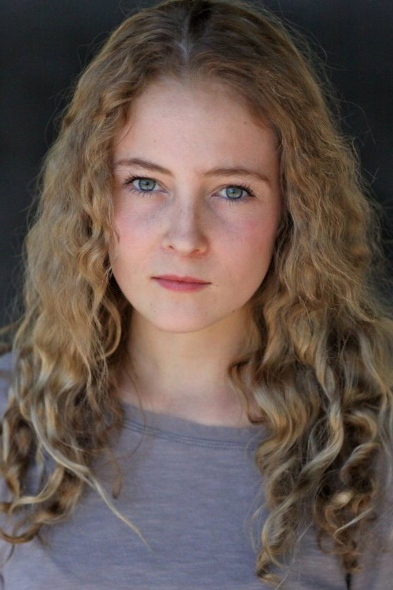 Mia Stallard as Little Girl in The Eye