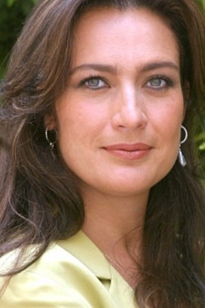 Diana Golden as Alicia in El cristal empañado