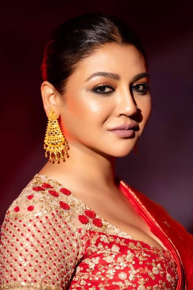 Jaya Ahsan as Moitreyee Ghatak in Dawshom Awbotaar