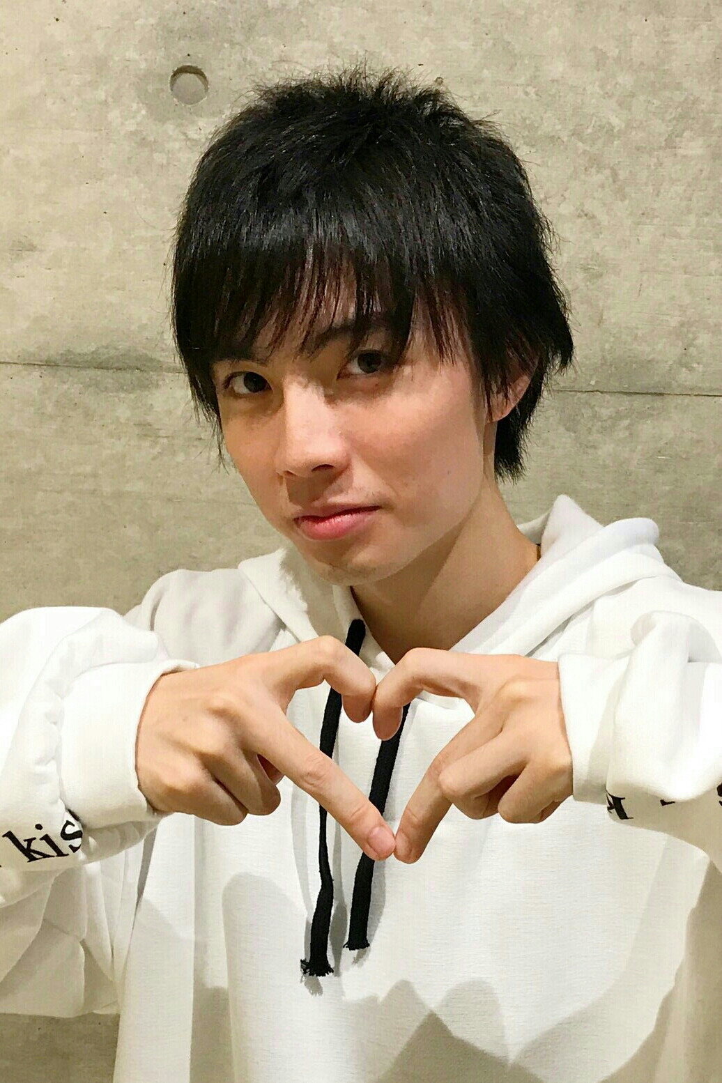 髙木朋弥 as Itsuhito Sakaki (voice) in Uzaki-chan Wants to Hang Out!