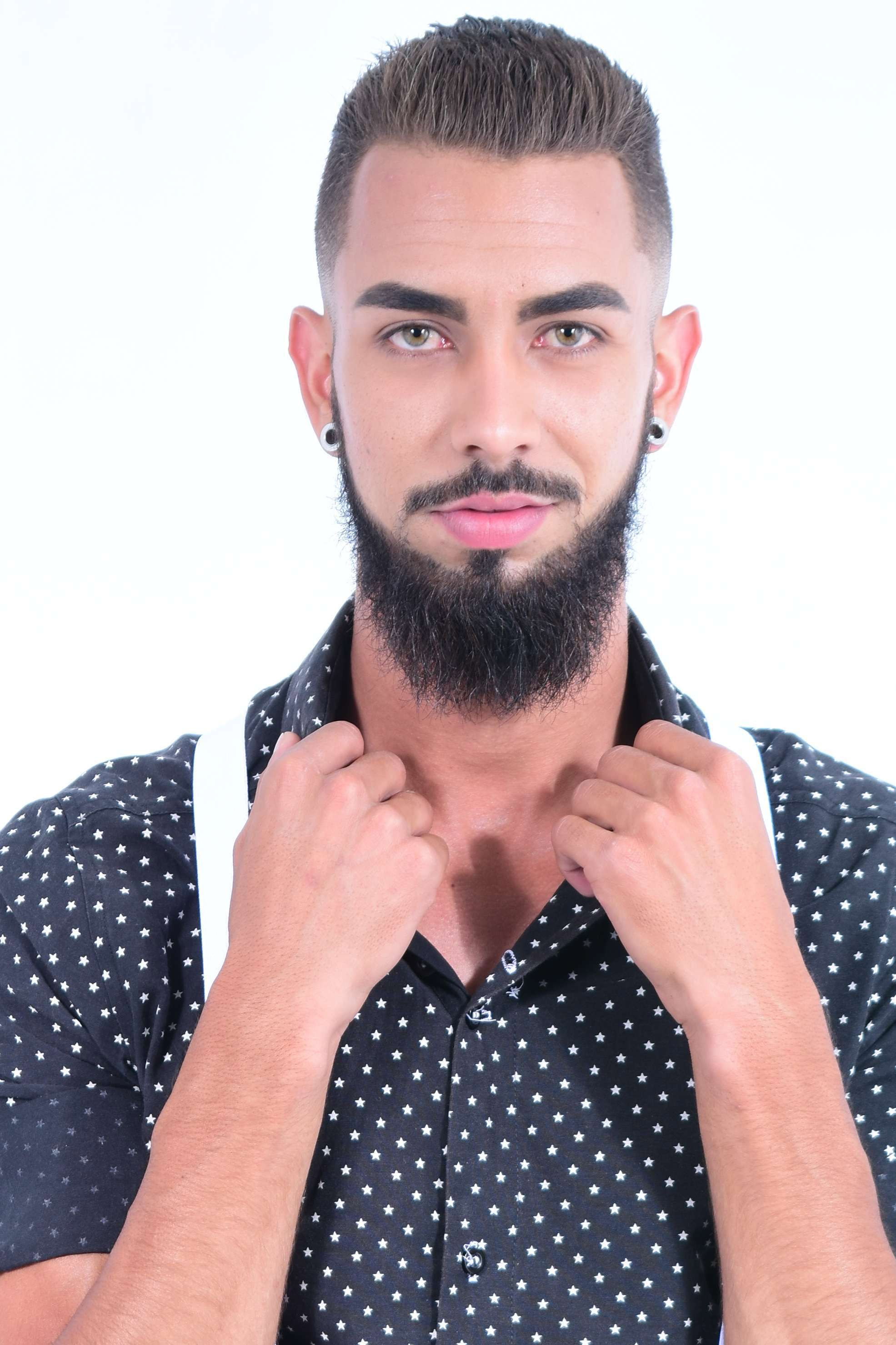 Léo Rodrigues as Willian Andrade in Escuridão