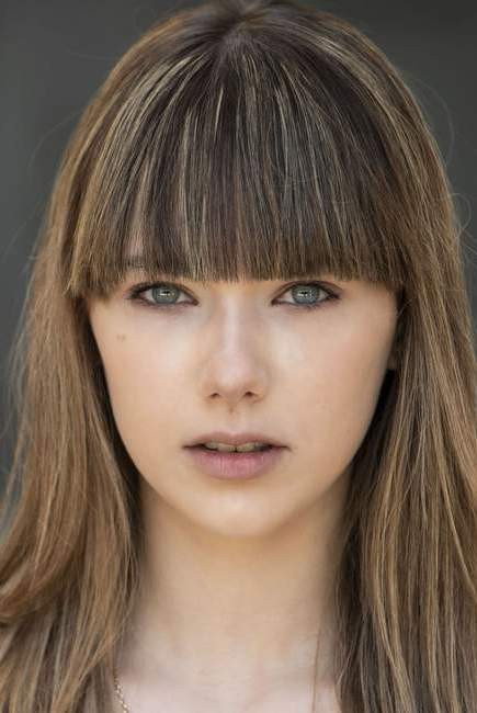 Greta Gasbarri as Mia in Mia