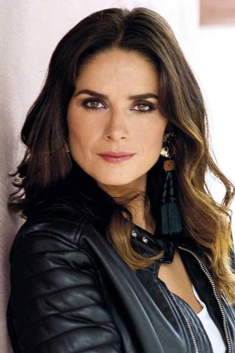 Dina Félix Costa as Emília Soares Goulart in Unlimited Love
