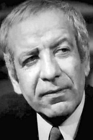 Hubert Deschamps as Blaise Jeandron, le cuisinier de l'hôtel in Petit déjeuner compris