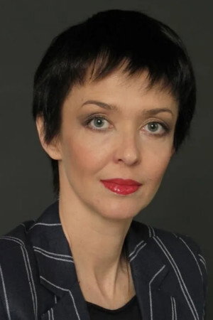 Вероника Изотова as Карина, актриса in Tutor