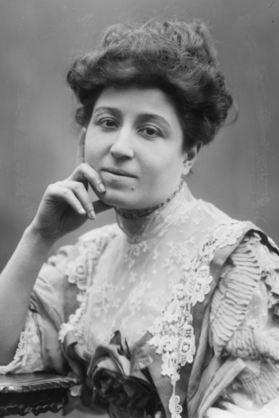 Bella Starace Sainati as Sua madre in Quarta pagina