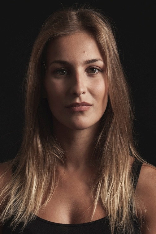Soraia Sousa as Nina in Nina