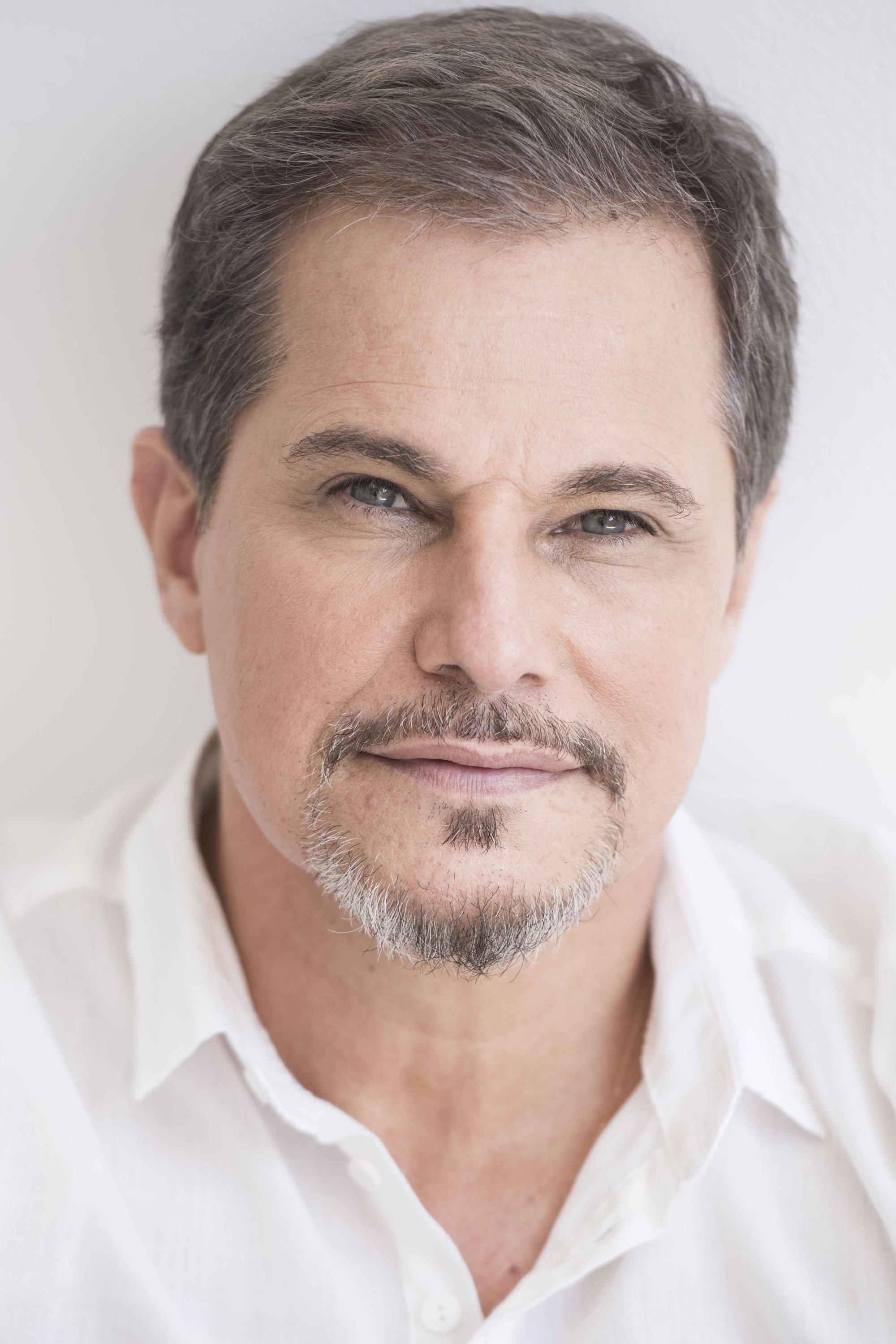 Edson Celulari as Carlos Vieira in O Homem Proibido