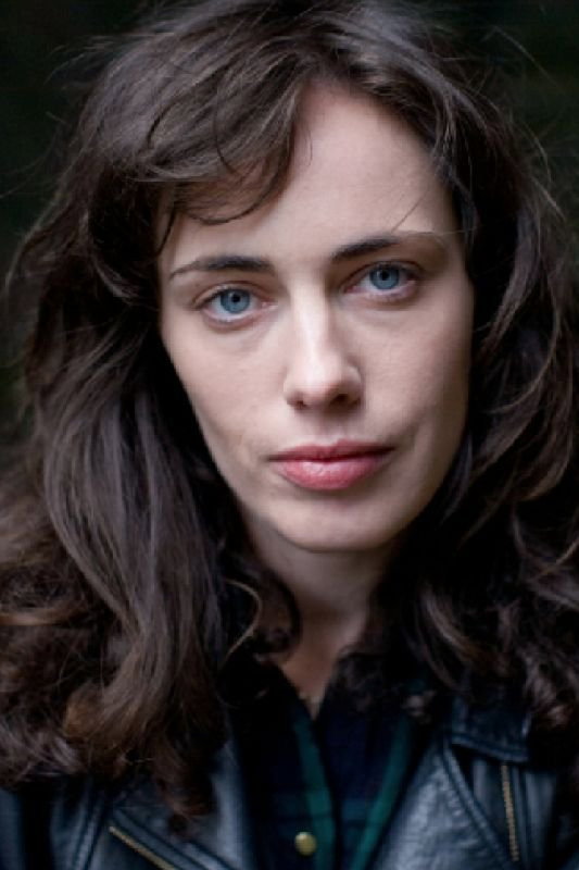 Sophie Verbeeck as Nina Lopez in In the Shadow of Iris