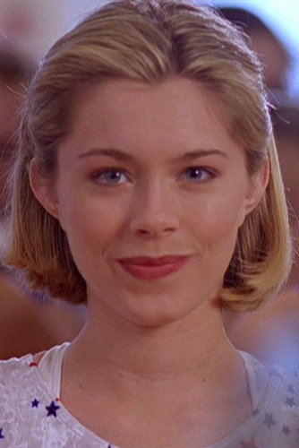 Tara Boger as Leslie Reynolds in Perfect Body