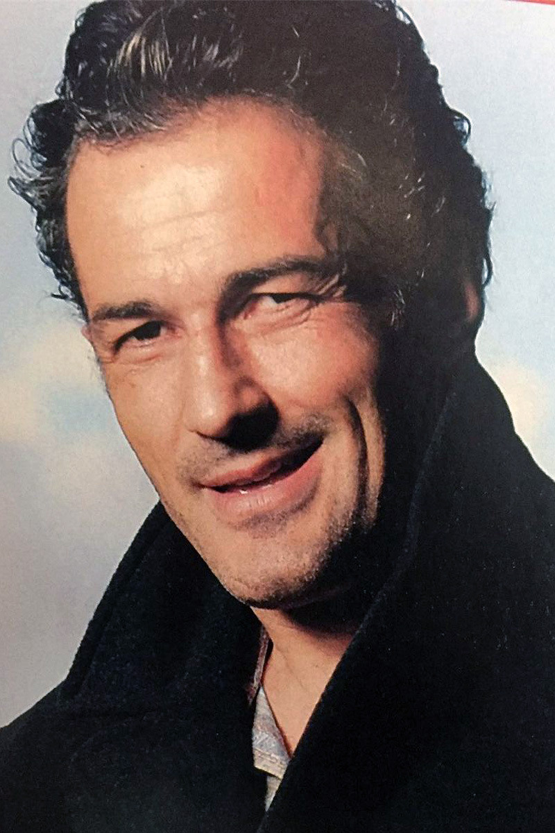 Ivo Cutzarida as Martín in Déjate querer