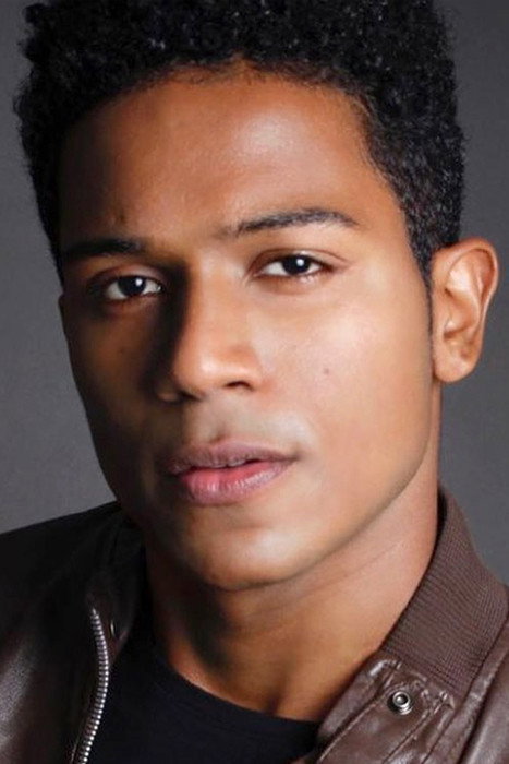 João Manoel as Adriano in An Unforgettable Year – Winter
