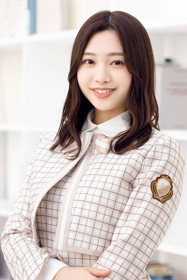 富田鈴花 as Suzuka Tomita in Hiragana Oshi
