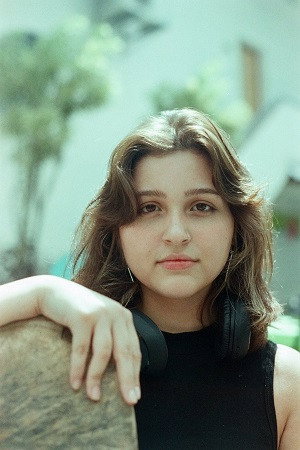 Luana Siqueira as Androide in reCaptcha