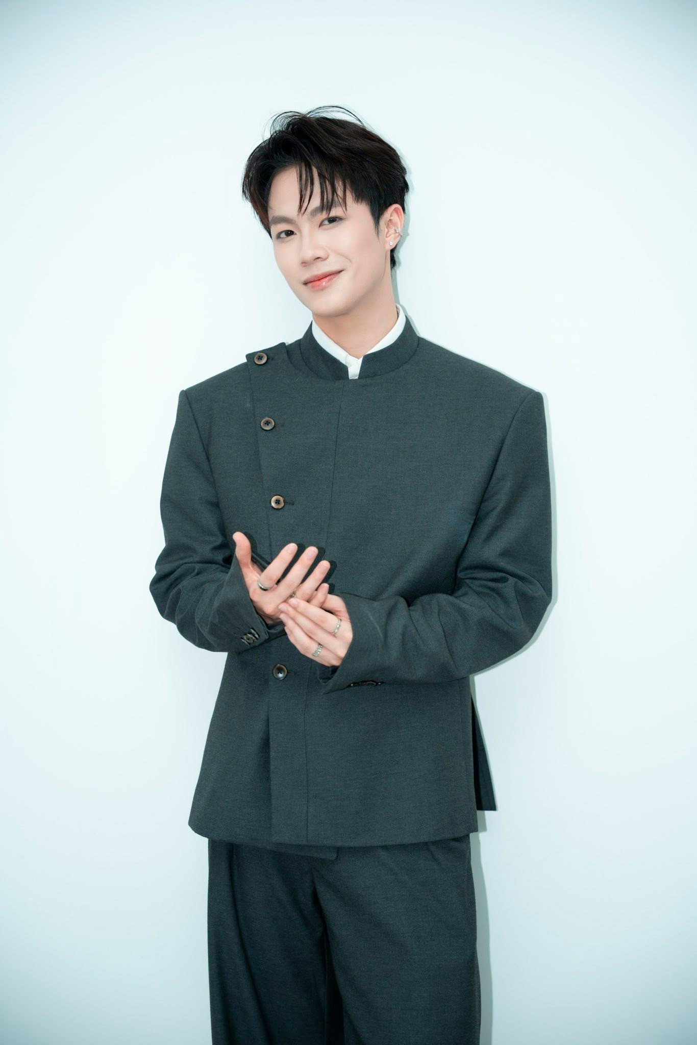 LAVM as Self - Contestant in Show It All Vietnam