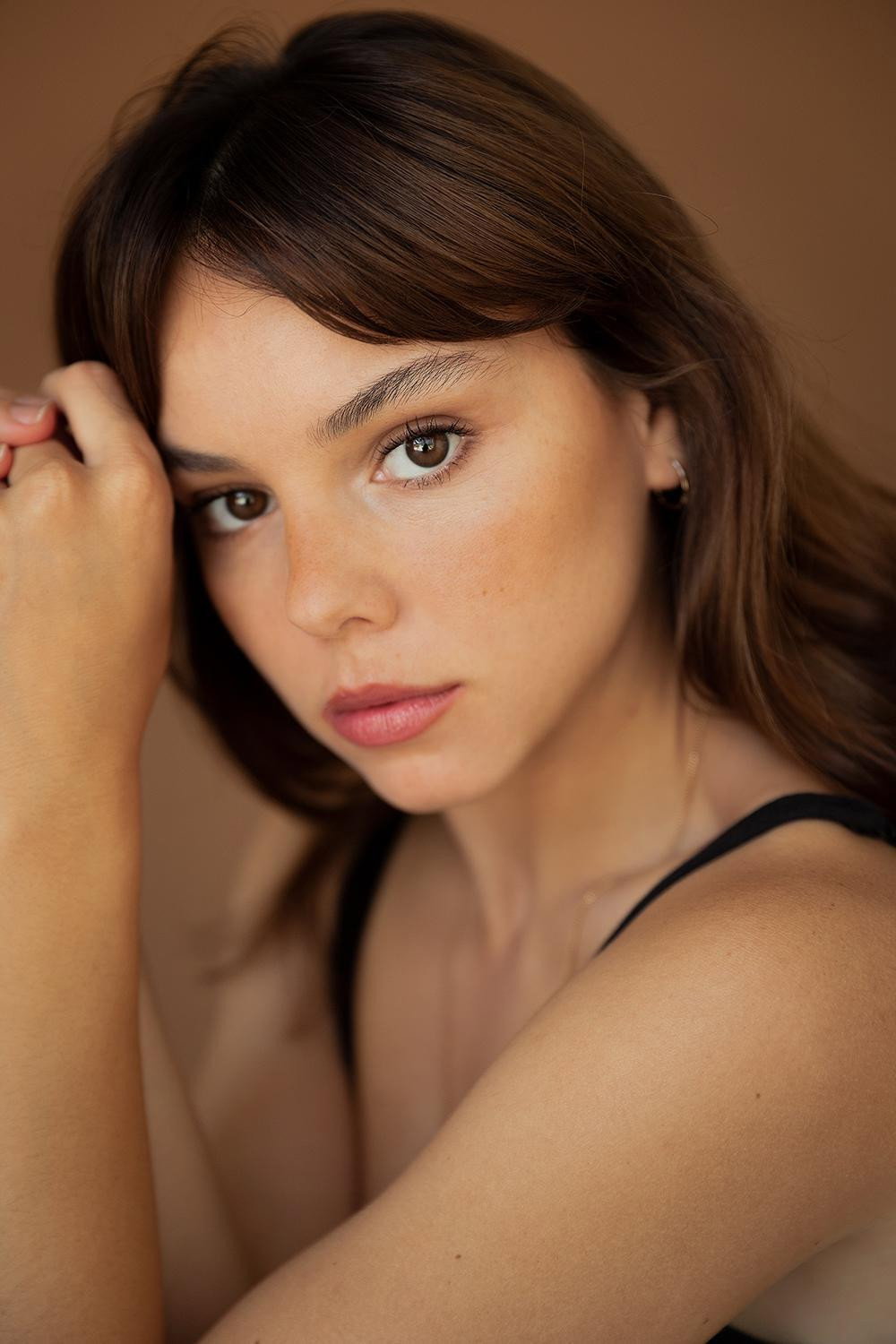 Filipa Areosa as Cristina Lindo in Near Distance