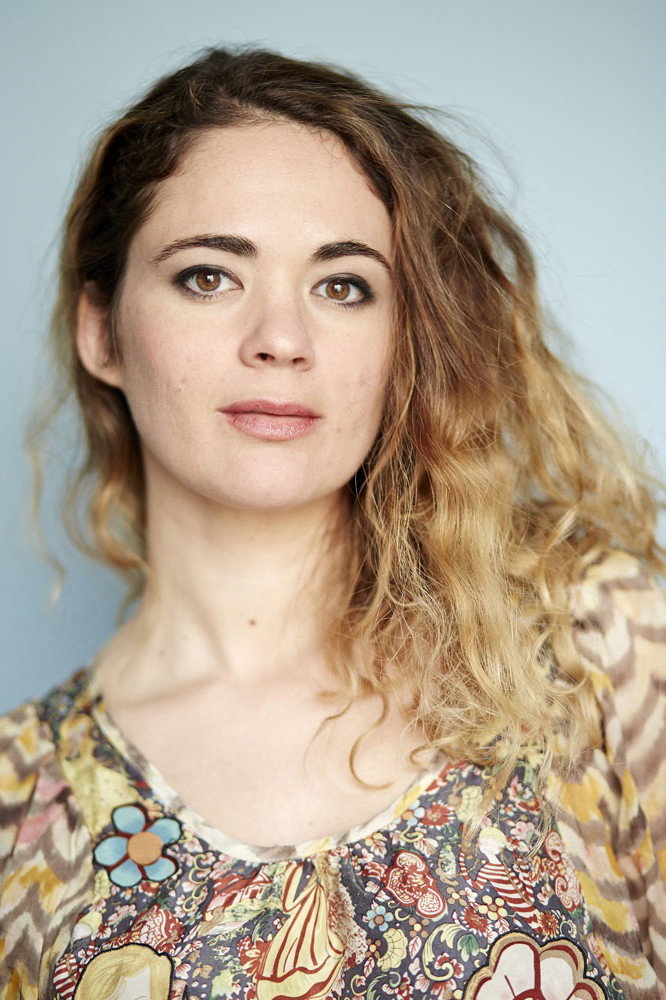 Chloé Renaud as La nouvelle vendeuse in Mmmmmh!