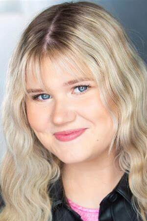 Bailey Stender as Kim in Merry Kiss Cam
