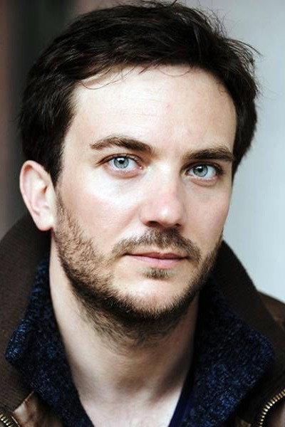 Cédric Meusburger as Thomas, trainee lawyer in Robust