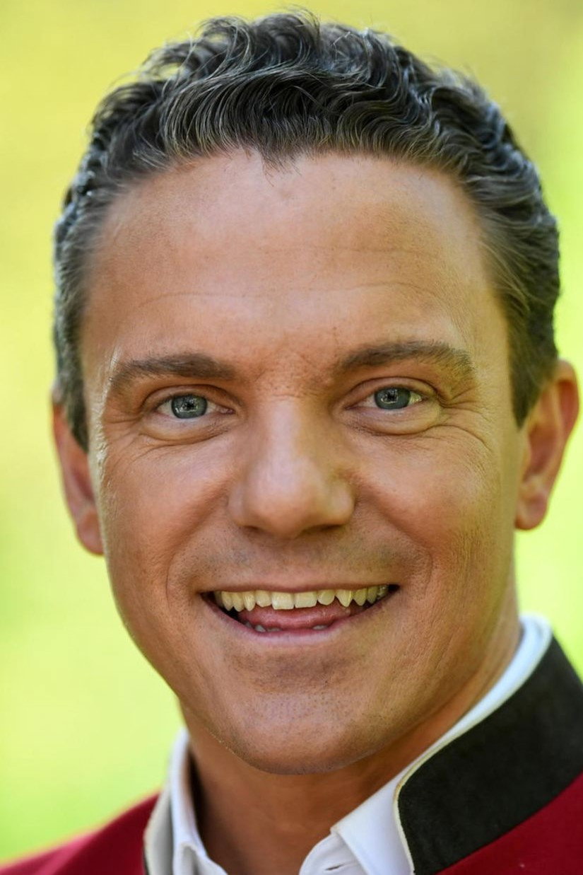 Stefan Mross as Self - Host in Immer wieder sonntags