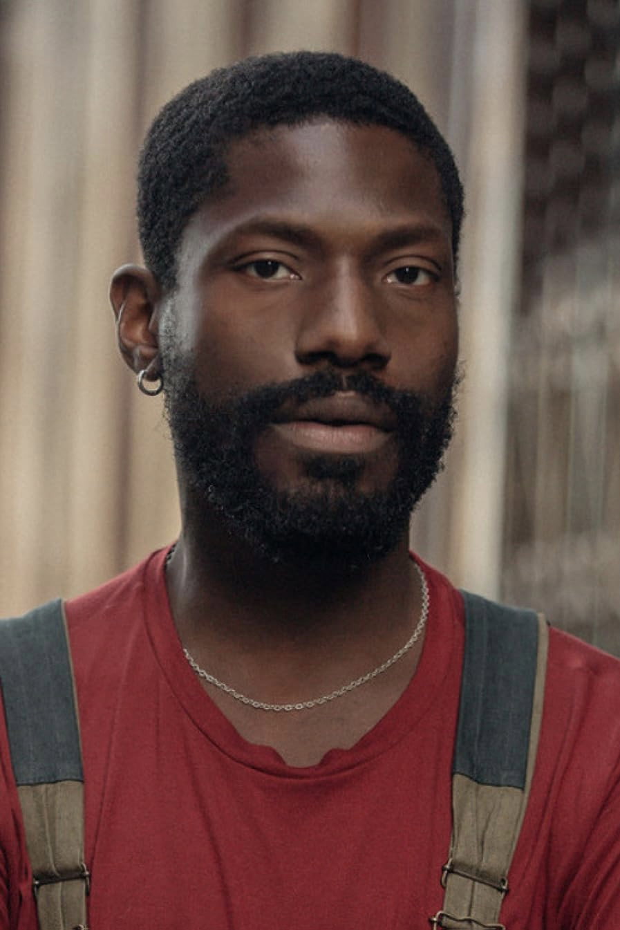 Erwan Kepoa Falé as Sam in Le Chien des sables