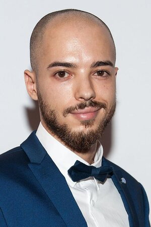 Ilias Addab as Hiram in Don