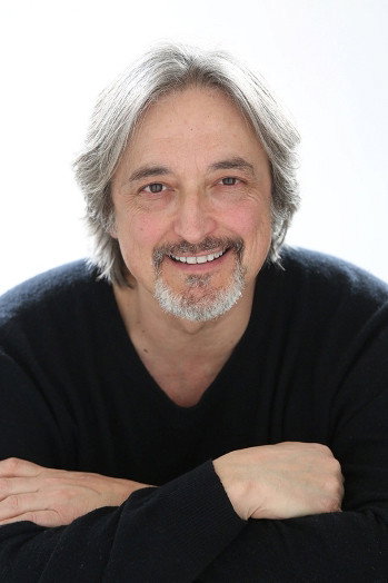 Aníbal Soto as Julián Muñoz in Mi Gitana