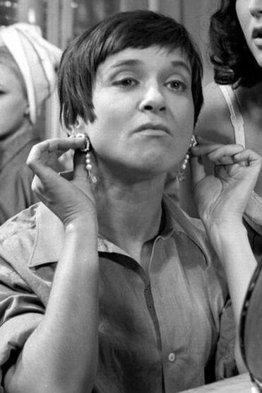 Krystyna Chimanienko as "Cybernetyka" Clerk in Kłopotliwy gość
