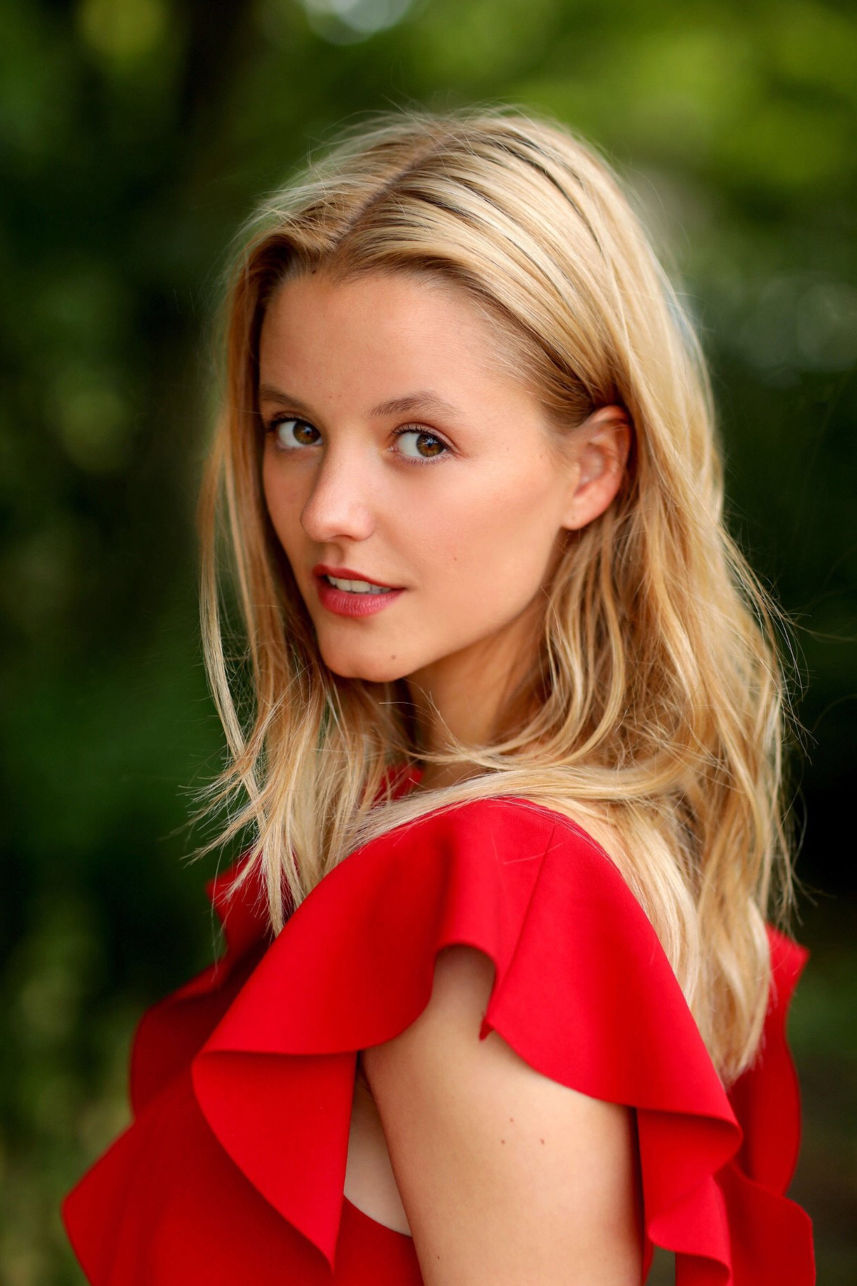 Jasmín Dúfa Pitt as Pia in Iceland is Best