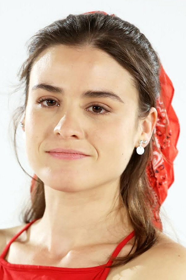 Camila Roeschmann as Gema in Todos los años son 1999