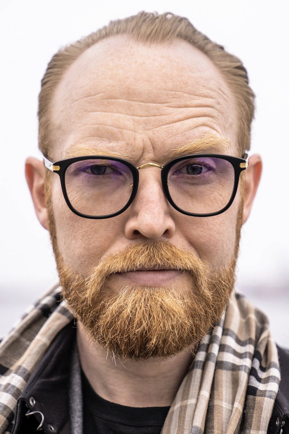 Jan Hellesøe as Host in Manipulator