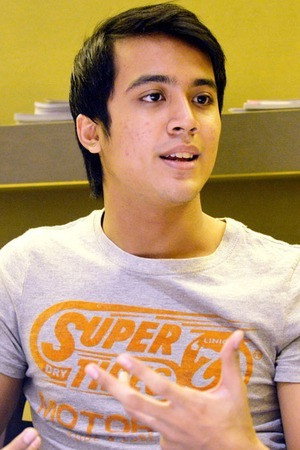 Aliff Aziz as Aliff in Cina Buta