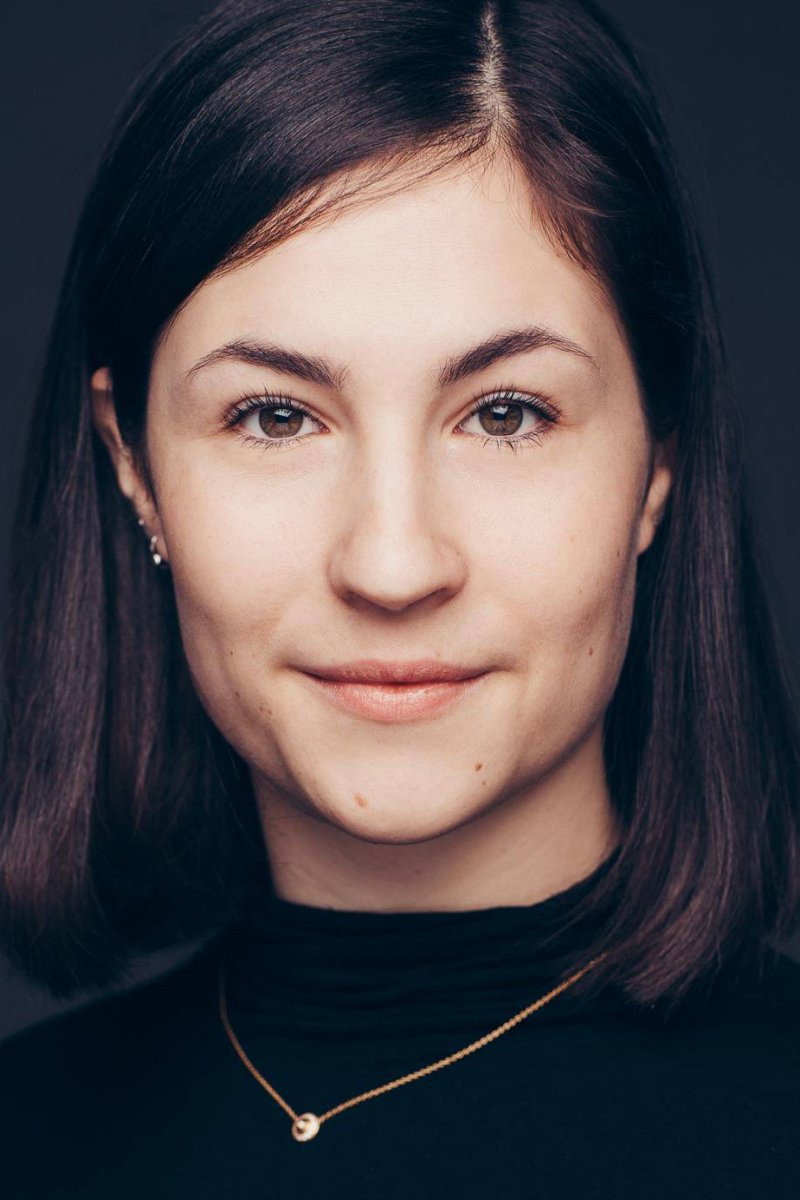 Emma Silja Sångren as Heksestella in Heksebeth og den hovedløse magi