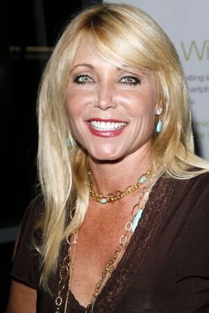 Pamela Bach-Hasselhoff as Dee Dee in Nudity Required