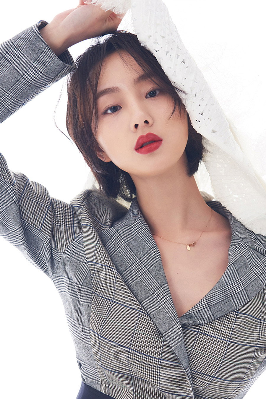 Deng Yuli as Hua Wuyan in As Flowers Fade and Fly Across the Sky