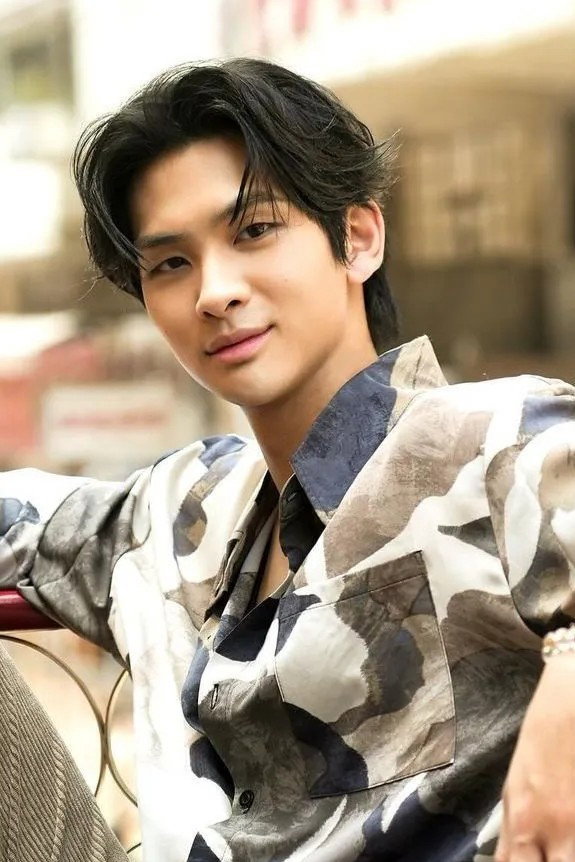 Vito Hsia as Huo Xing in The Love's Outlet