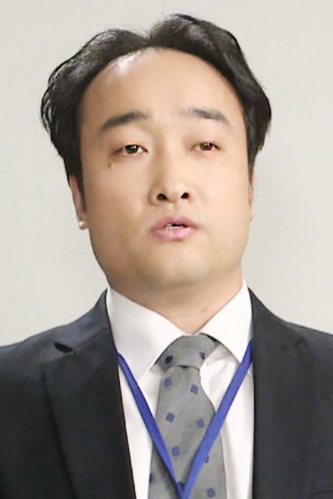 장원영 as Kim-yong in Paprika Feast