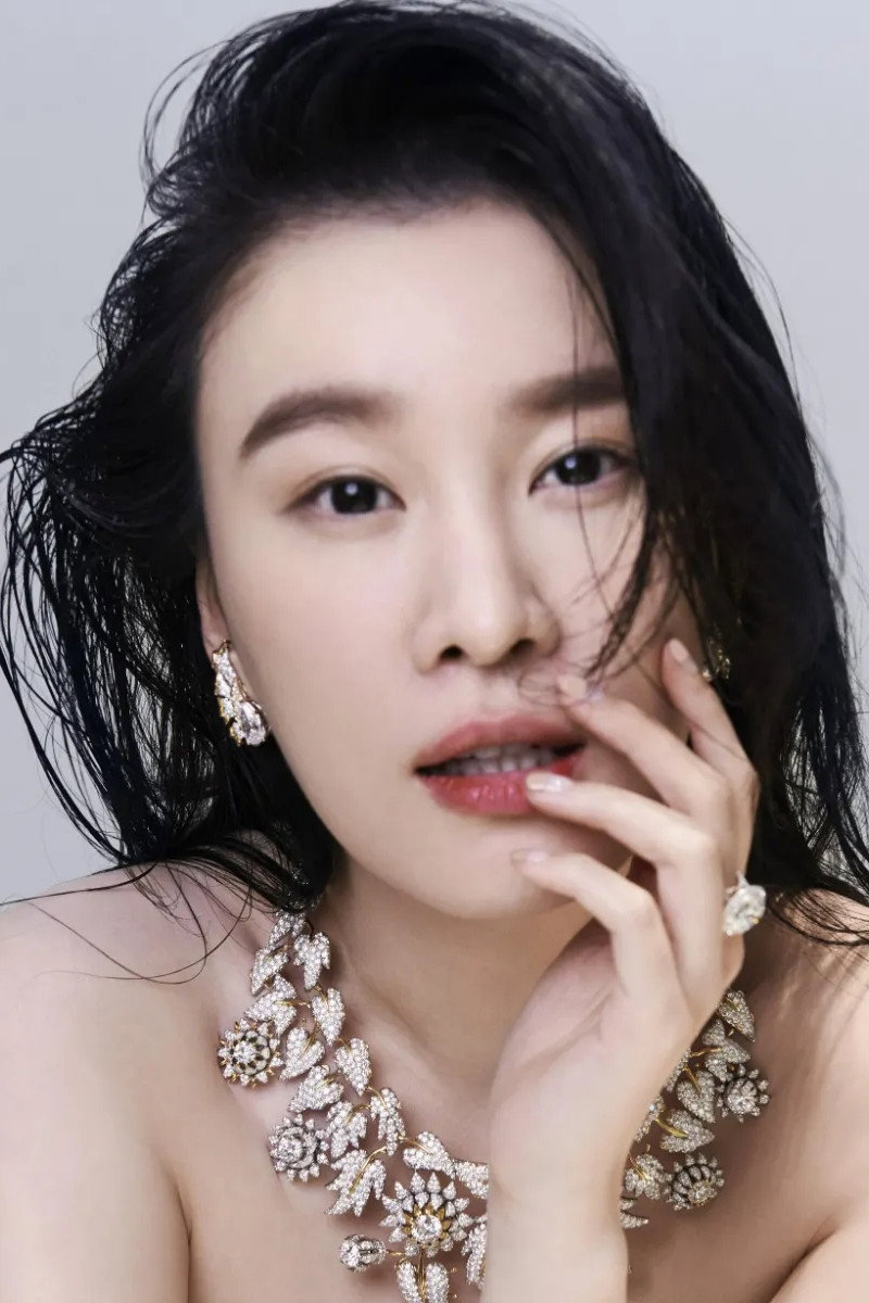 Joanne Yew as Bee in The Journey