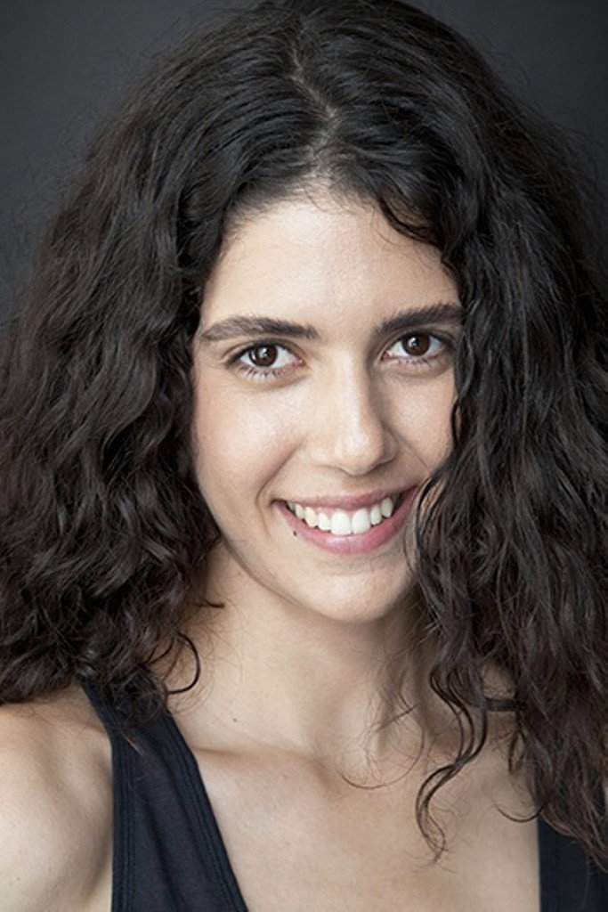 Cemre Ebüzziya as Özge in Nausea