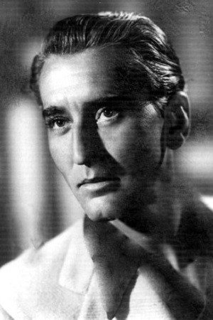 Lauritz Falk as Flygeren in Tom og Mette på sporet