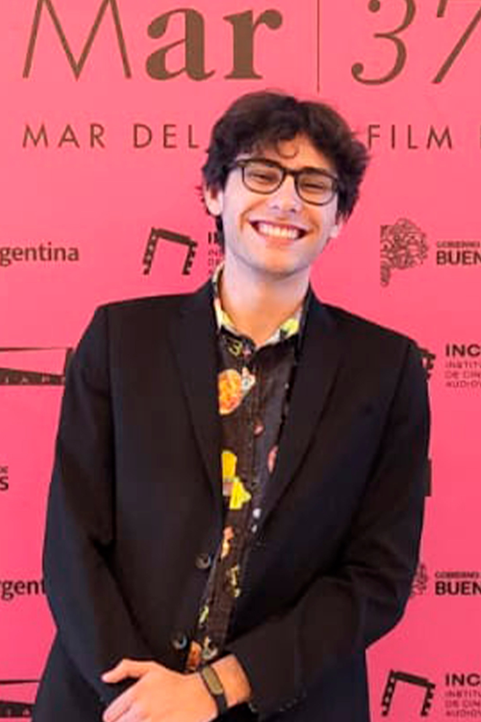Matías Tomero as Entrevistador in ElMarceDocu