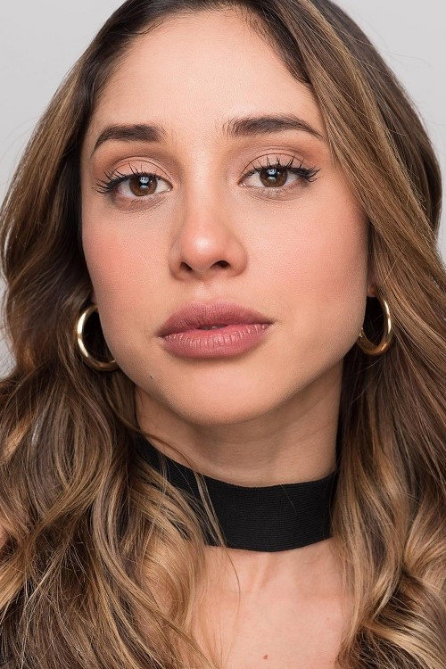 Ximena Palomino as Valentina in El Correcaminos
