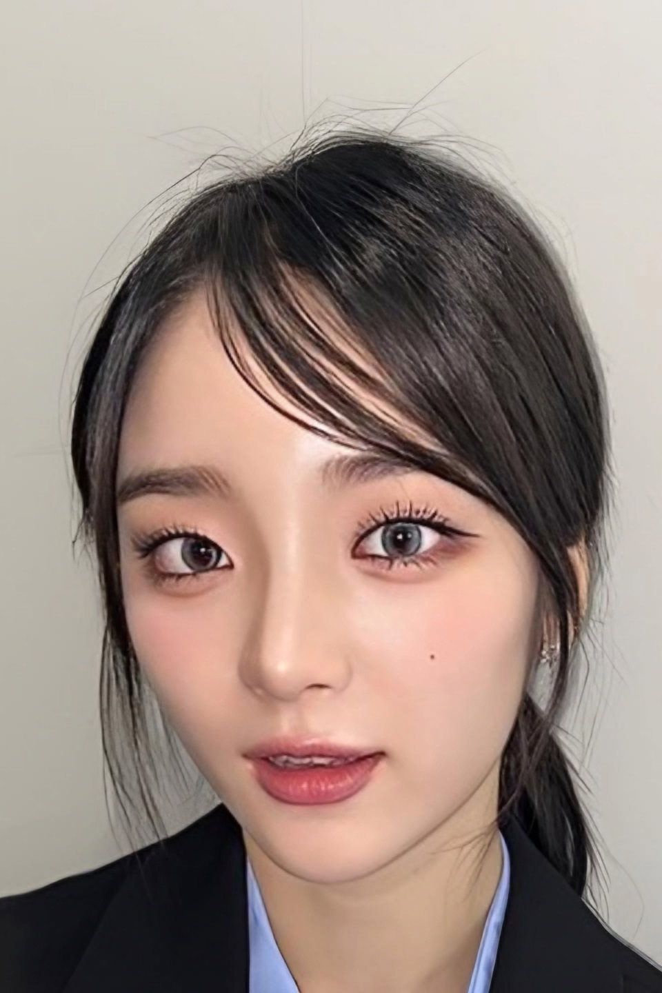 E.ji as Self - Contestant in A-IDOL