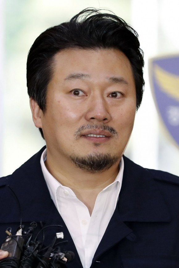 이상호 as Self in The Combat Kings