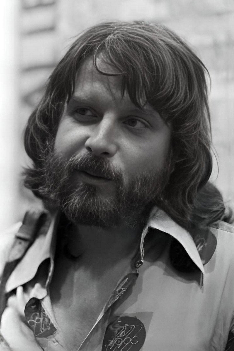 Francis Leroi as Charles in Willing