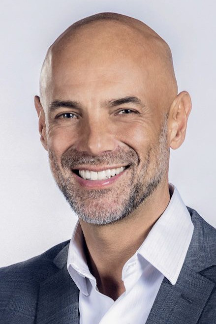 Javier Poza as Self - Host in La Casa de los Famosos