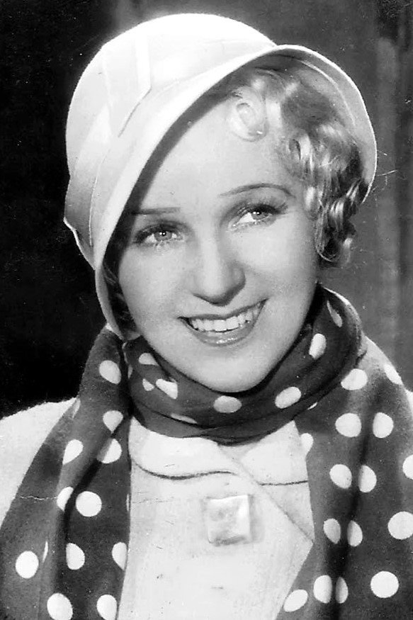 Gitta Alpár as Eva Petri, Sängerin in This One or None