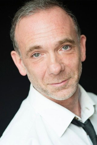 Benoît Di Marco as Homme Aveugule in Chat