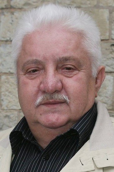 Marián Labuda as Karol in Hlavne, že sa máme radi...